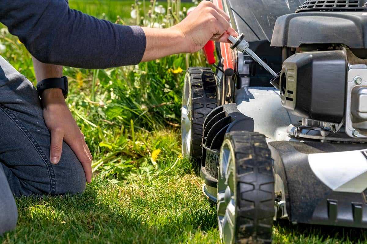 Troubleshooting A Weak Lawn Mower Engine Power
