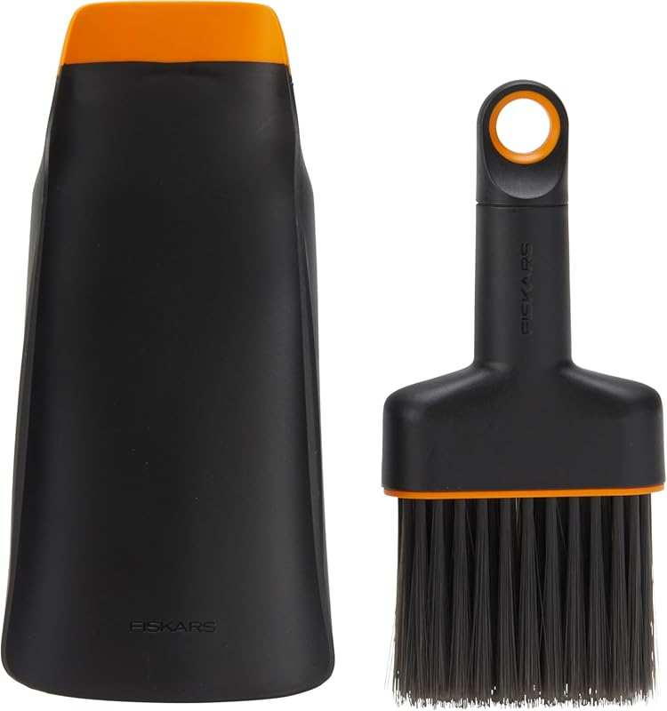 Fiskars Potting Set: Narrow Scoop & Flexible Brush for Indoor Planting