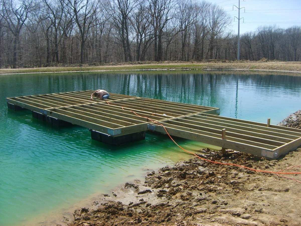fishing structure with grub