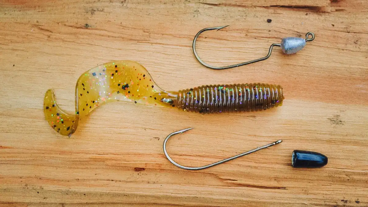 rigging a grub on a jighead